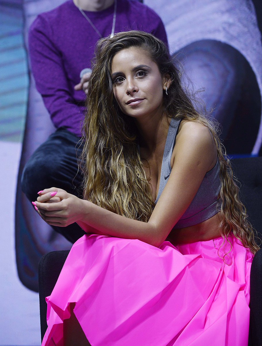 QColoradac's tweet photo. Camila gallardo indignada , pide que “saquen su música “  que este gobierno ocupó para hacer publicidad en el ministerio del deporte 

Ella por nada quieren que la vinculen al sicópata de kast y su séquito de principiantes https://t.co/WfLKyu5gqM