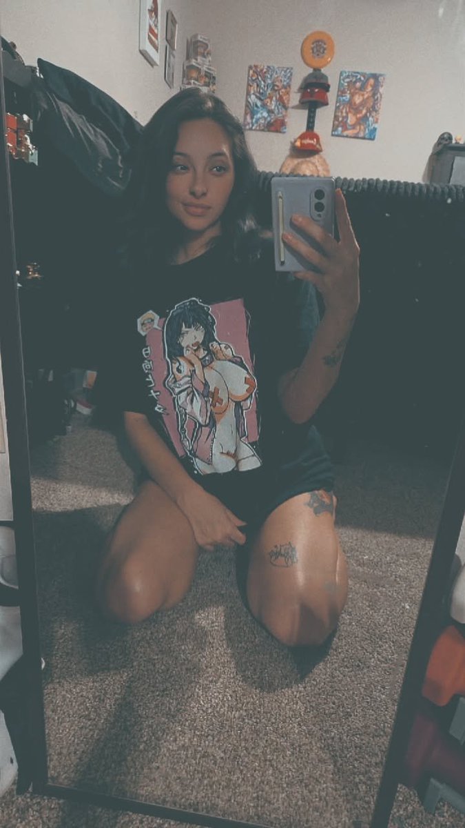 GoddessShan420's tweet photo. 1st pic is how I wanna be, in a Tee and panties at home🖤
2nd pic is me currently running fuck ass errands in the gorgeous rain😭

Send for joints and munchies Findom!! https://t.co/gyaumK4EEh