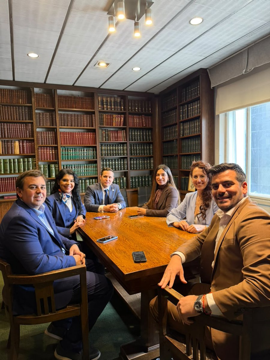 SomosAFTE's tweet photo. Abogados del Fuero apoya a “Abogacía Unida y Dignidad Profesional” para transformar el Consejo de la Magistratura
En estas elecciones del Consejo de la Magistratura de la Nación, el compromiso y la participación de la abogacía son fundamentales. https://t.co/xSprtQmuv4