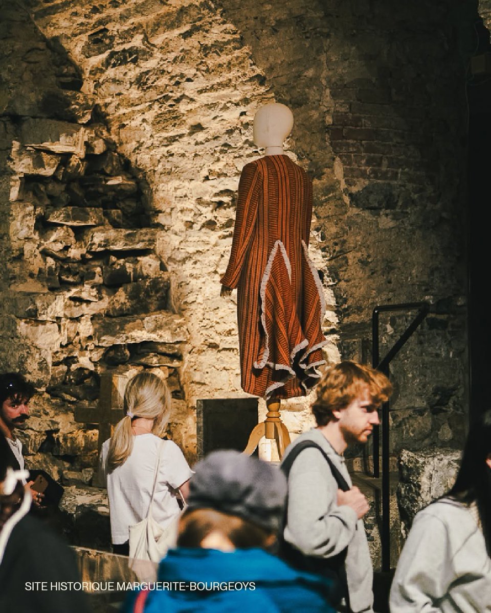 DLVisionMode's tweet photo. Présentation hier soir à la chapelle historique Notre-Dame-de-Bon-Secours lors de la Semaine Mode de Montréal @mmode de La fibre en mouvement. Immersion sensorielle au cœur du patrimoine textile.
#Fashion #Montreal #DLVisionMode  
Photos Click Studio MTL https://t.co/nuoy48mPwW