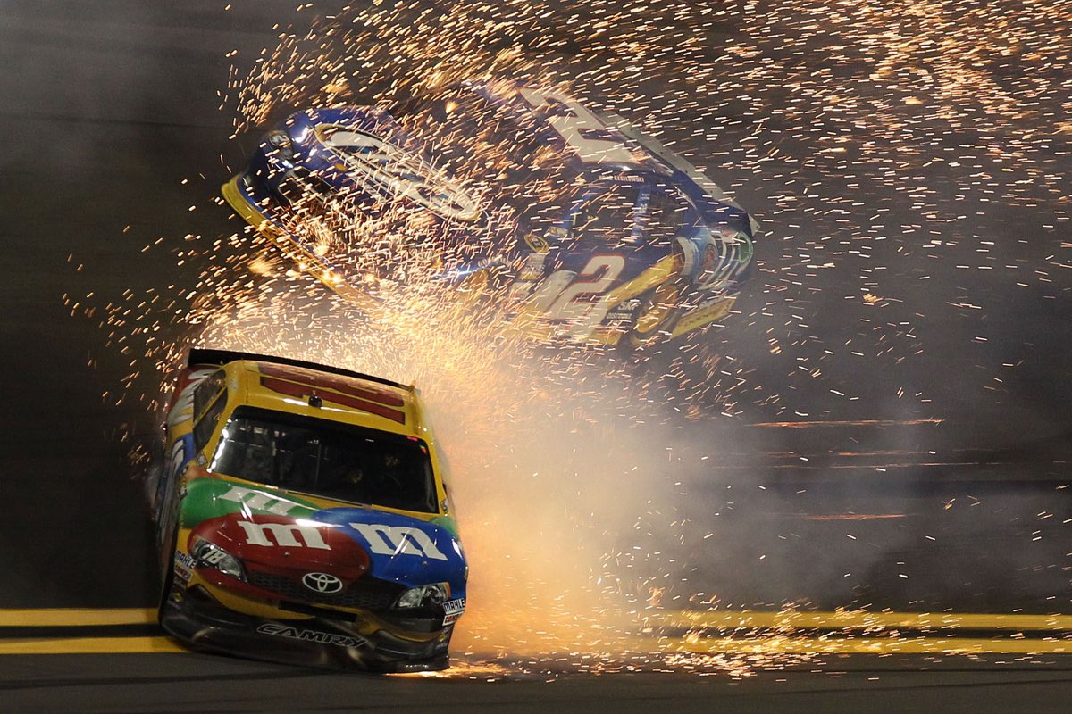 RowdyForever08's tweet photo. I'll never forget this moment in the 2012 Budweiser Shootout. Kyle Busch made two incredible saves and still came back to win the race. He beat Tony Stewart at the line in a photo finish — that's Rowdy for you. We all know how good Stewart was at Daytona. https://t.co/AcGeeTJHjl