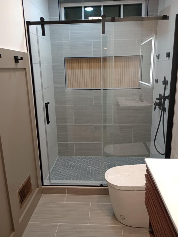 Premiumtilede's tweet photo. ✨ Bathroom Remodel Wednesday! ✨ 

Swipe through and check out some of these finished results from before!

Which one is your favorite? 👇

Visit our website -> https://t.co/sEsWw06sQo

#bathroom #tile #remodel #luxury #modern https://t.co/bO6Wa8Imed