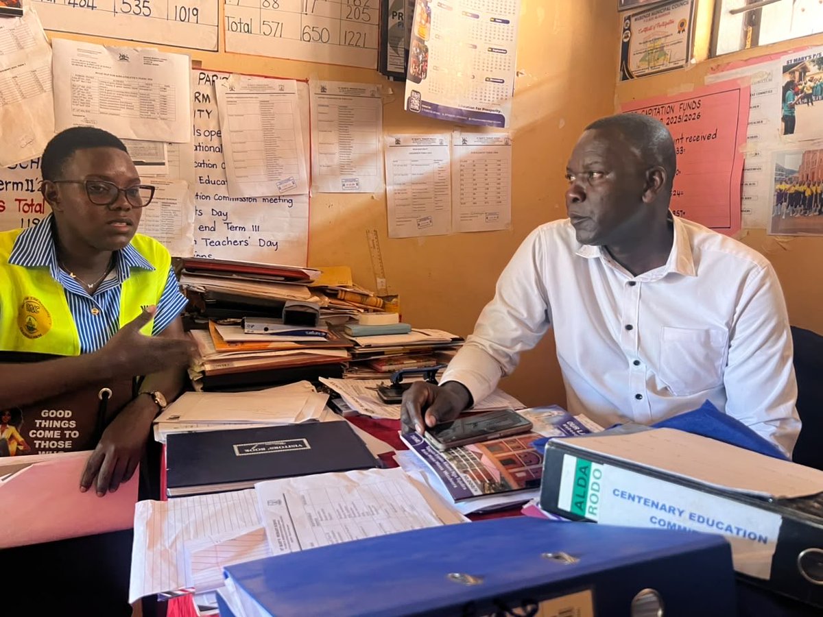 HawahMedia's tweet photo. ONC Coordinator Ms. Namuddu Patience monitored St Mary’s Primary School, Mubende, with 1,125 learners. Key challenges include classroom congestion, inadequate sanitation and aging staff quarters. @KagutaMuseveni @ChiefMuzzukulu @PatienceNamudd1
#ONCUpdates #Education #UPE https://t.co/tihrJd8QXk