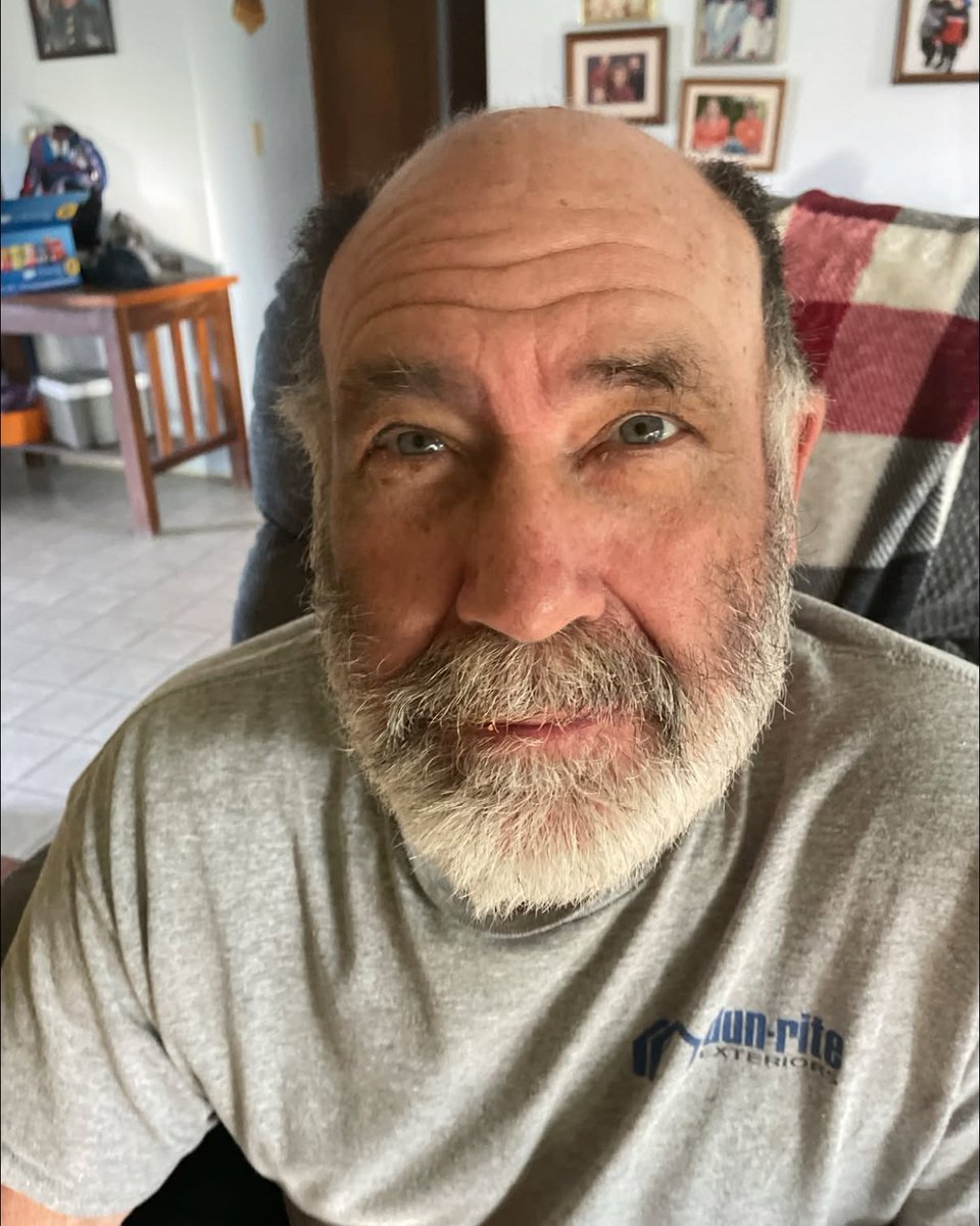 Ze2015Jose's tweet photo. Dear Dad, it’s been a month since you’ve been gone. The world feels emptier without you. So much has happened, and I wish you were here for it. I love you always. Peanut. https://t.co/BVBjj9ah88