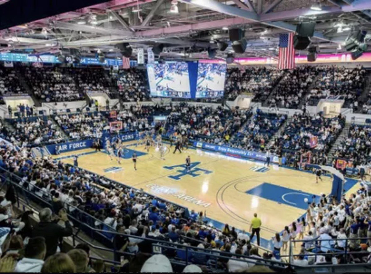 TerrionMack's tweet photo. After a great meeting with the staff at Air Force I am blessed to receive my first division 1 offer 🙏 https://t.co/FoeadI0sip