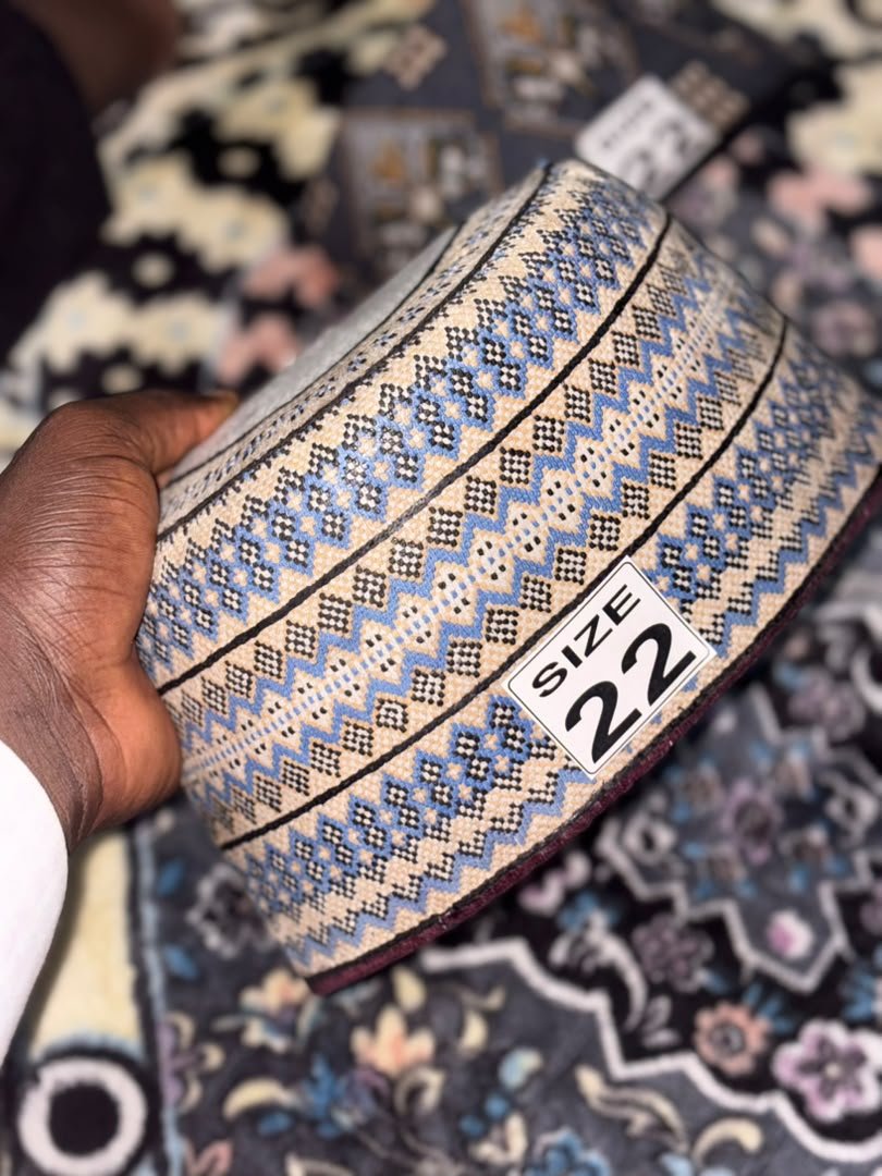 Reeqab_Royale's tweet photo. This Cap screams Royalty,
Wear this and feel like a prince,
Size: 22
Price: 25k
Location: Maiduguri 
 
Nation wide delivery,
Only @Reeqab_Royale
Where Heritage Meets Royalty. https://t.co/awJOqns4VZ