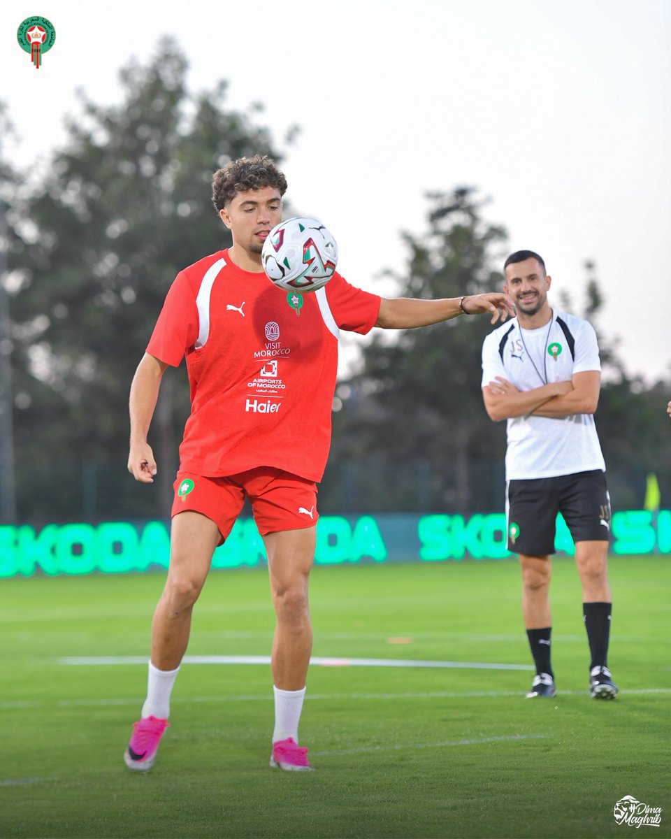 EnMaroc's tweet photo. يواصل منتخبنا الوطني استعداداته لمباراة الغابون ⚡

Preparations continue ahead of Gabon 🤩

#DimaMaghrib 🇲🇦 https://t.co/N7PUKDMLoE