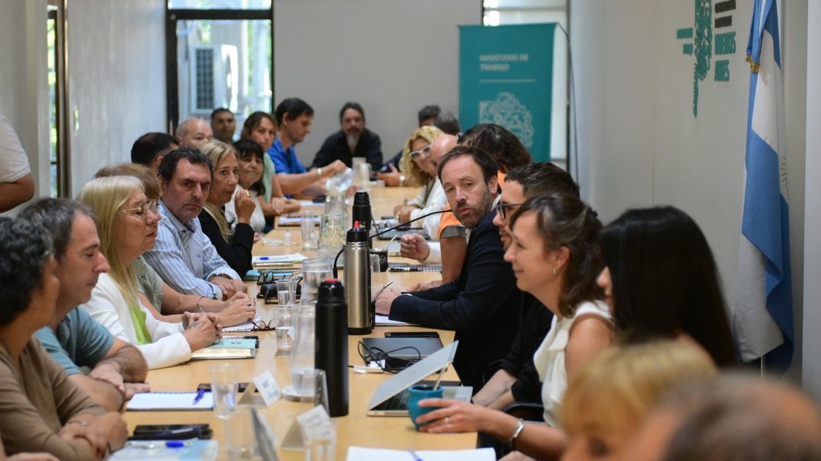 LaUneok's tweet photo. 👉 PARITARIA BONAERENSE

🎙️Toda la data económica con María Quiroga.

📻 https://t.co/yjzQOAbUFt https://t.co/kH0hTdAssG