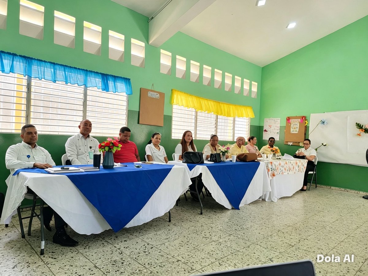 DistritoTapia's tweet photo. Centros Educativos delVilla Tapia, realizaron el encuentro REDIC, donde socializaron la importancia de evaluar el PEC para identificar oportunidades de fortalecimiento y definir acciones de mejora. La jornada incluyó técnicos regionales y curriculares
@EducacionRDo 
@LMDECAMPS https://t.co/nHtaqbpuJf