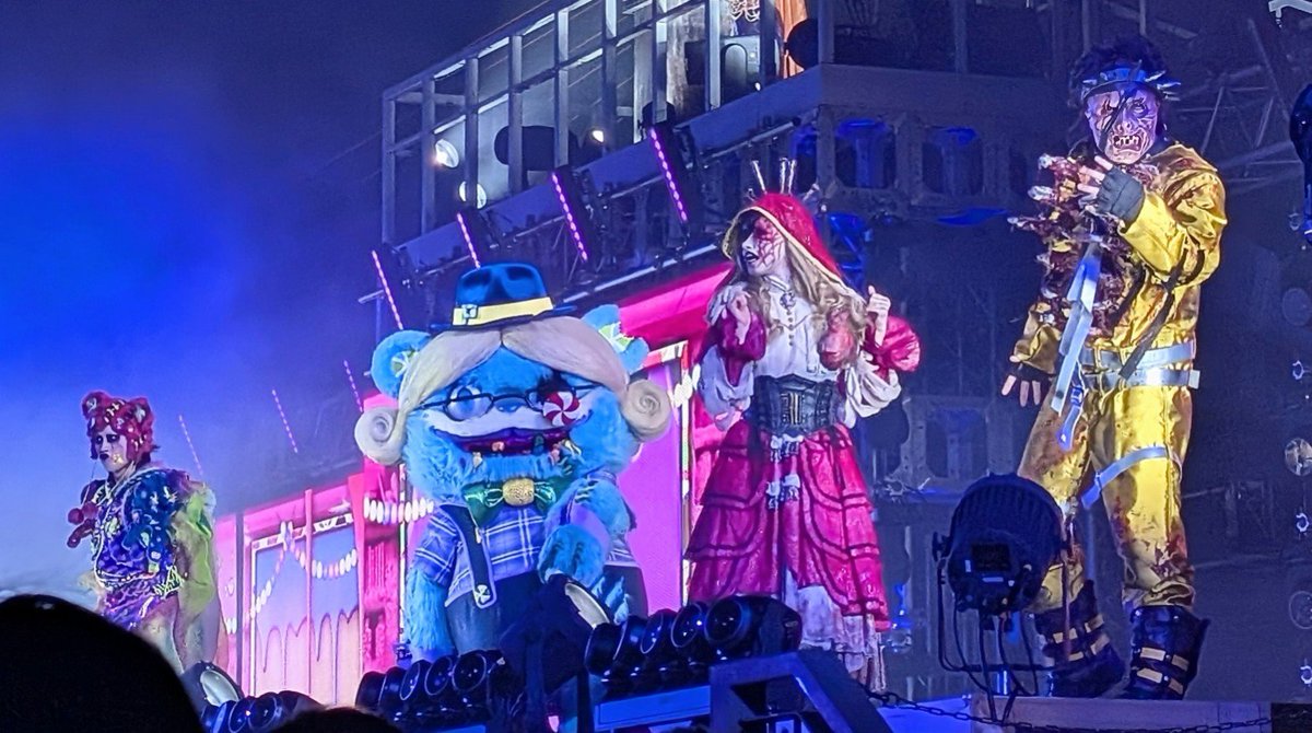 bambidepp's tweet photo. はじめましてポップ🐻🩵
お祖父ちゃんめっちゃ頑張ってた😄👍
次はロリーも見たいな🎶
#USJファン https://t.co/ZSFkuweiV9