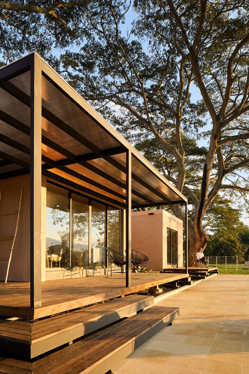 CCaro_01's tweet photo. Arquitectura modular de vanguardia nacida en Cali 🇨🇴🏡. El sistema VIMOB fabrica viviendas eco-amigables en taller y las ensambla en zonas remotas, reduciendo la huella de carbono y los residuos a casi cero. https://t.co/kEaFwFRLli

#MAPGIC @vyepesp @CaminosUPV https://t.co/KVkL8a2hSd
