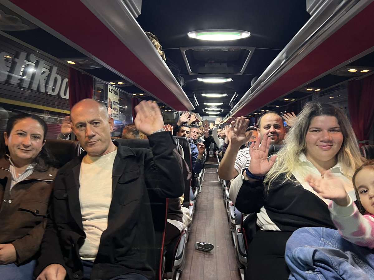 gny39's tweet photo. Agaya Didim Resort Hotel’de gerçekleşecek olan eşli eğitim programına  üyelerimizi eş ve çocukları ile birlikte 40 kişiyi şubemizden yolcu ettik.Bizlere bu imkanları sağlayan başta Genel Başkanımız Sayın Uysal ALTUNDAĞ'a ve Genel Merkez Yöneticilerimize teşekkürlerimizi sunarız. https://t.co/z7daBm2tPU