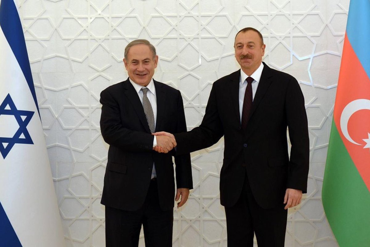 tugberk37's tweet photo. Azerbaycan’da okullara tesettürle girmek yasaklandı!!!

Rezilsin Aliyev!!
Kardeşimiz değilsin!! https://t.co/1WU1GJvPpc