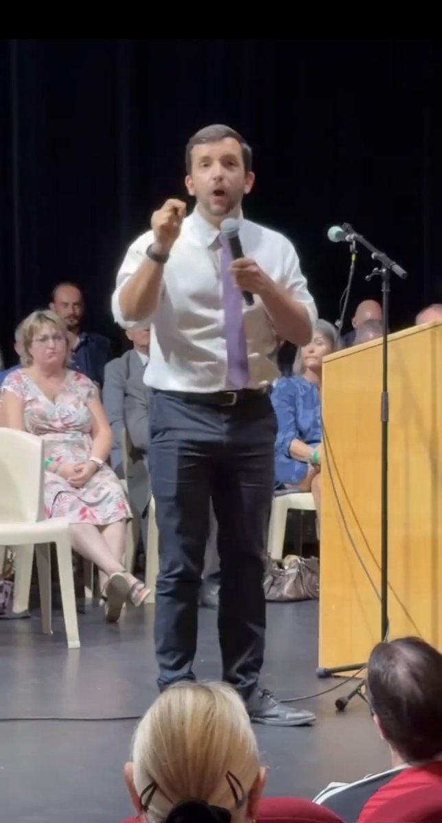 LaFrancematuer's tweet photo. @sebchenu Être dans un parti où les candidats se font refouler quand on découvre qu'ils sont des nazis, un parti où un insignifiant intellectuellement parlant s'époumonne "Le travail rend libre", c'est vrai que ça donne matière à critiquer les autres...
#RassemblementNazional #FHaine https://t.co/5F9JMYVJuj