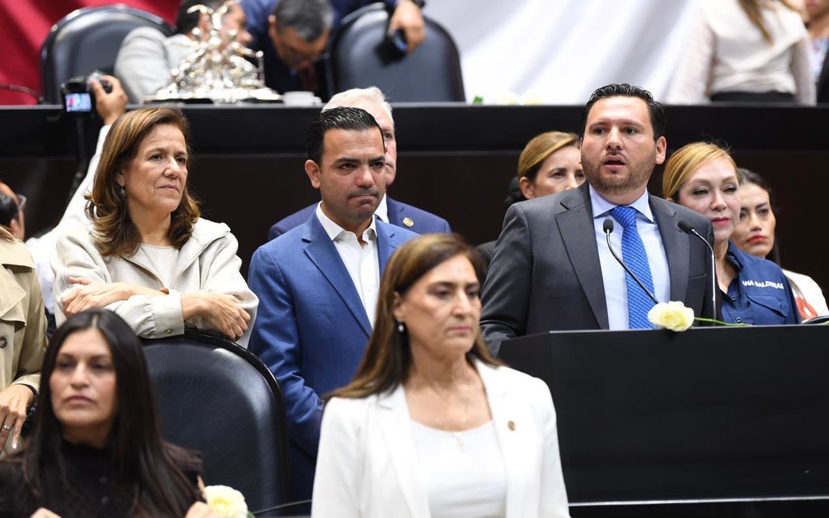 AccionNacional's tweet photo. ¡Más para tu familia, menos para impuestos!

Queremos que quienes ganan 12 mil pesos mensuales puedan conservar una mayor parte del ingreso que obtienen con su trabajo. 💪🏼

Por eso, desde @diputadospan impulsamos una modificación a la Ley del ISR, dirigida a este nivel de ingresos. #SolucionesParaMéxico

#PatriaFamiliaYLibertad
#QueTuDineroRindaMás