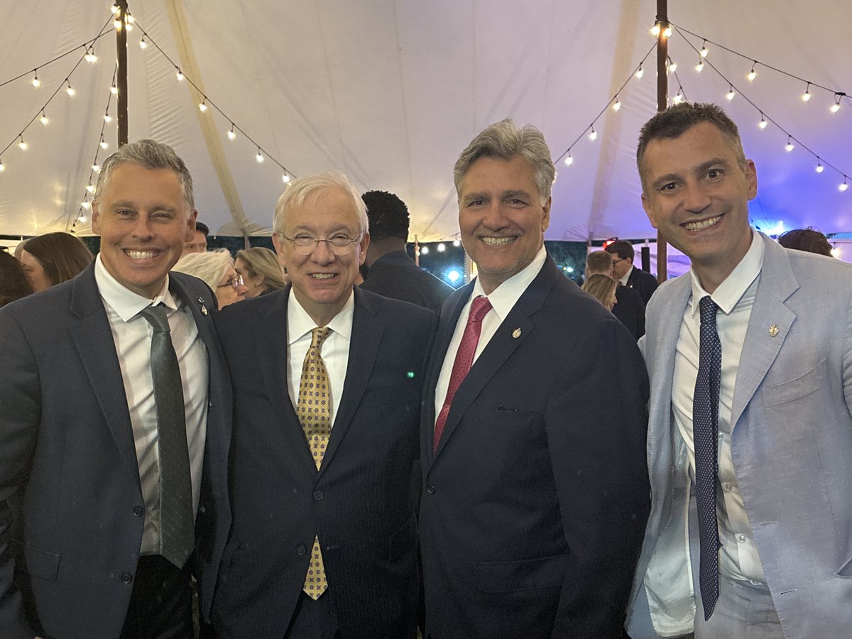 LeftHandStu's tweet photo. Day Two of Parliament went until midnight and so did the precinct parties, with BIONATION's Gold Leaf Awards at the NAC, the House Speaker's sophomore garden party at 'The Farm,' and Earnscliffe/Politico's Housewarming rager at The Mรฉt. #PartyCentral
https://t.co/AYySbxTMR1 https://t.co/YnCsT6RFZp