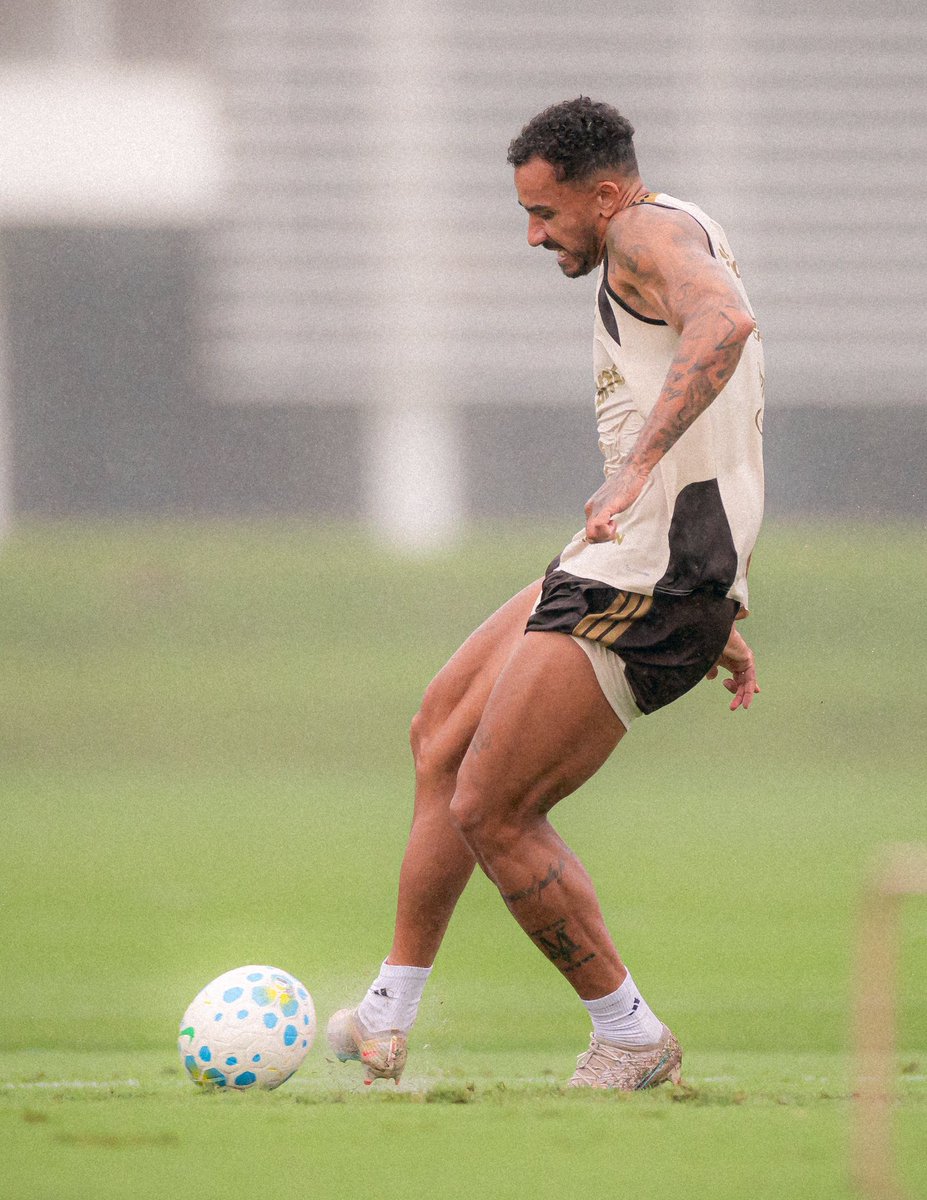 FlaGalaxy's tweet photo. Danilo no treino de hoje (23/09). https://t.co/yzYERYjyqz