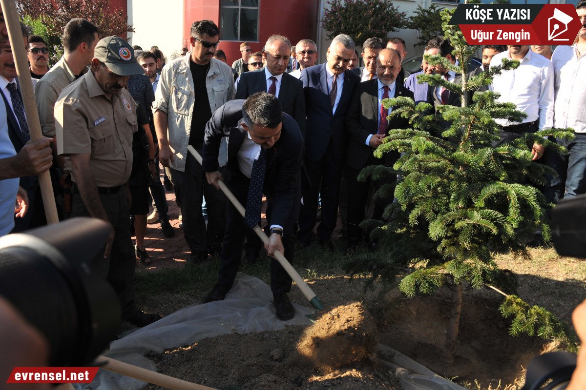 evrenselgzt's tweet photo. Türkiye'de vurgun bitmez: Tarım Bakanlığında 1,3 milyar liralık fon vurgunu
🔴Tarım ve Orman Bakanlığı, 2019'da Ağaçlandırma Fonu ve Orman Köylüleri Kalkınma Fonu altında kimi kişi ve kurumlara -bugünkü değeri 1.3 milyar TL- kredi kullandırdı.
🔴 Ancak bakanlık bu parayı kimlerin aldığını bilmiyor, paranın akıbeti belirsiz, ortada hiçbir sorumlu yok.
✒️ Uğur Zengin (@uczengin) yazdı
https://t.co/HjOV4aI2Zx