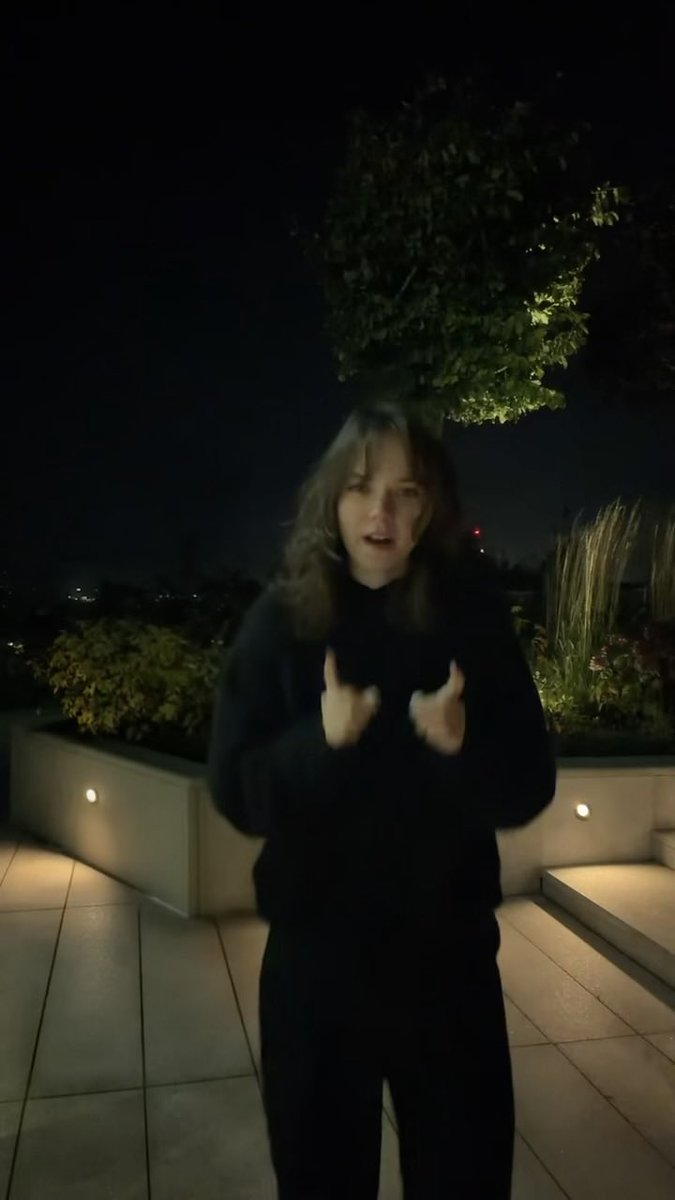 cairoswife's tweet photo. Can’t get over her long hair https://t.co/tx9owWcj8Y