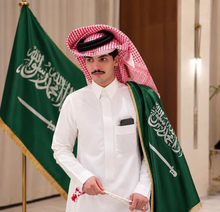 N1ri17's tweet photo. 💚💚💚🤍🤍
#محمد_بن_مفرح https://t.co/7TUstW4uip