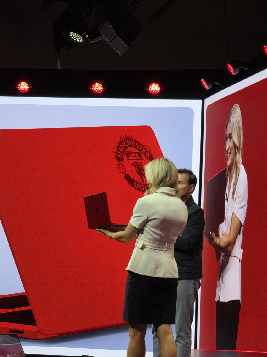 chadptorres's tweet photo. Ok I changed my mind! I want this!
Special Edition @ManUtd @Microsoft Surface laptop!
#gifted_by_snapdragon #shotonsnapdragon #snapdragoninsiders #SnapdragonSummit https://t.co/UrCZNOZuIb