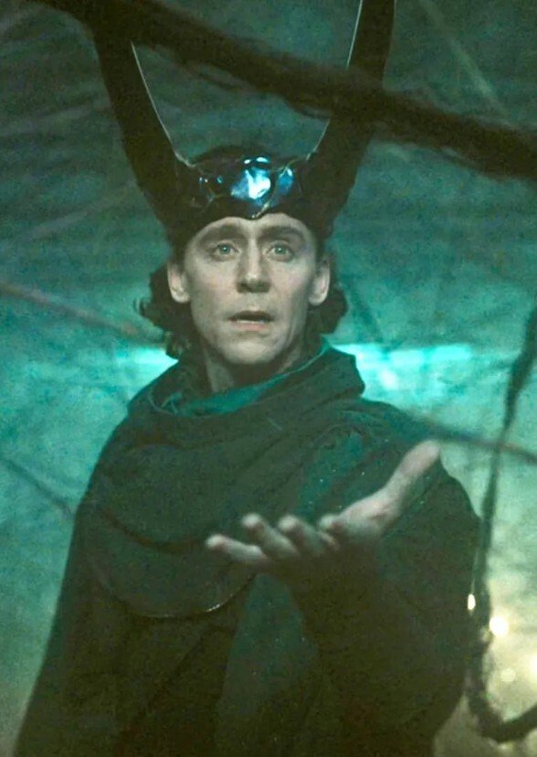 HiddlesAn's tweet photo. What a piece of work is a man, how noble in reason, how infinite in faculties, in form and moving how express and admirable, in action how like an angel, in apprehension how like a god.

William Shakespeare 
Hamlet, A2 S2 

#TomHiddleston #Loki #LokiDay https://t.co/CIppNCQ2Jh