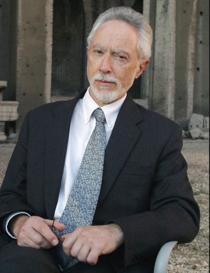 LeePorGusto's tweet photo. ALGUNOS DE LOS INVITADOS AL HAY FESTIVAL AREQUIPA 2026
1. J.M. Coetzee. Escritor sudafricano-australiano, ganador del Premio Nobel de Literatura 2003. Es reconocido por su prosa lúcida y sus reflexiones profundas sobre la condición humana, el poder y la ética.

2. Mircea Cărtărescu. Escritor rumano, figura central de la literatura europea contemporánea. Su obra se distingue por un estilo onírico y potente, destacando títulos como la trilogía Cegador y Solenoide.

3. Renata Salecl. Filósofa y socióloga eslovena, experta en teoría crítica y psicoanálisis. Analiza con agudeza las tensiones sociales modernas, la ideología y la naturaleza de las elecciones humanas.

4. Santiago Roncagliolo. Escritor peruano que combina  el thriller, el humor negro y la investigación histórica para retratar las complejidades políticas y sociales de América Latina.