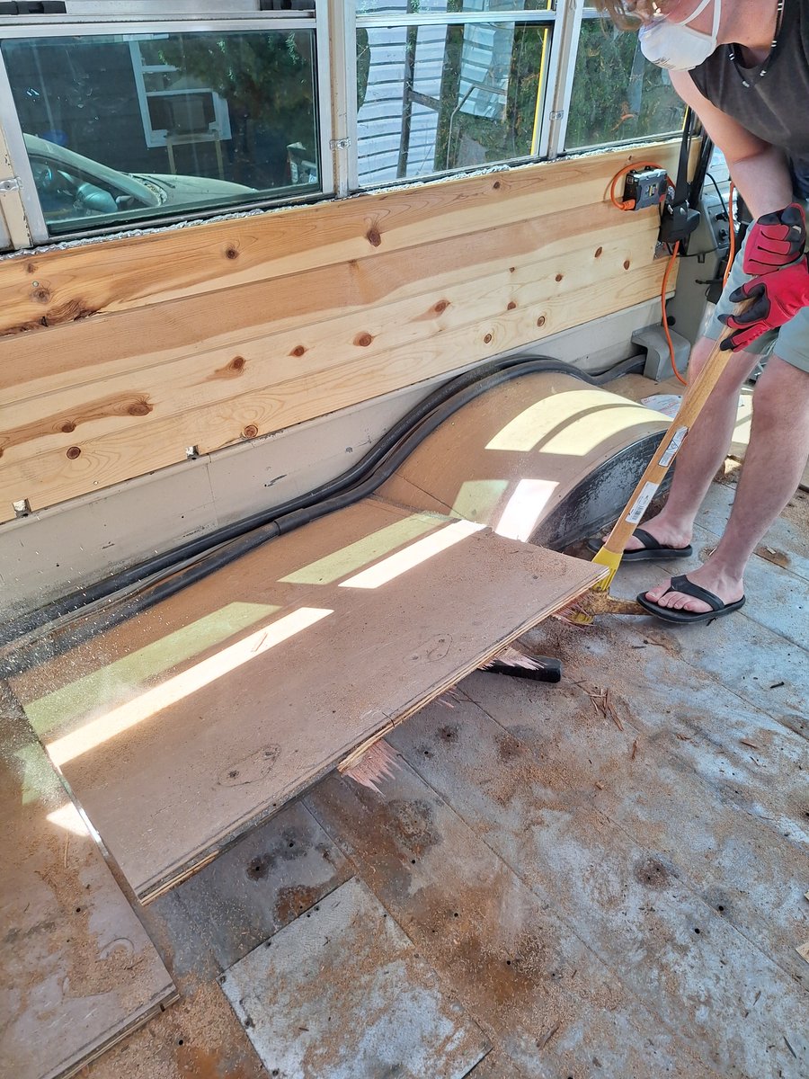 NoRainTheBus's tweet photo. Bus floor removal phase three.🚍
》》》https://t.co/g0p8ldCfxd https://t.co/FcCE9tmQZI