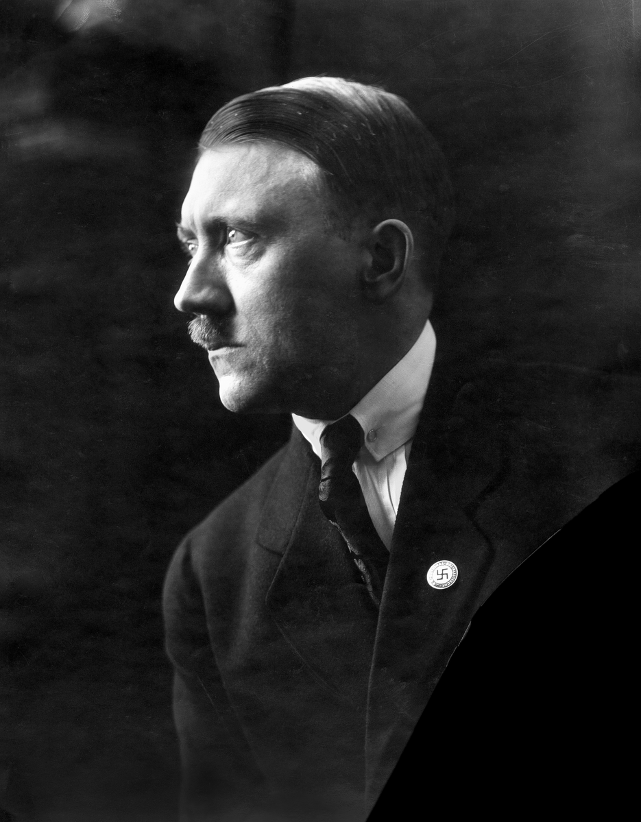 Ruddkr_'s tweet photo. Thread of some Adolf Hitler images I have done some restauration/clean up and watermark removal on:

Original | Edited https://t.co/S5Mkm1ZF5A