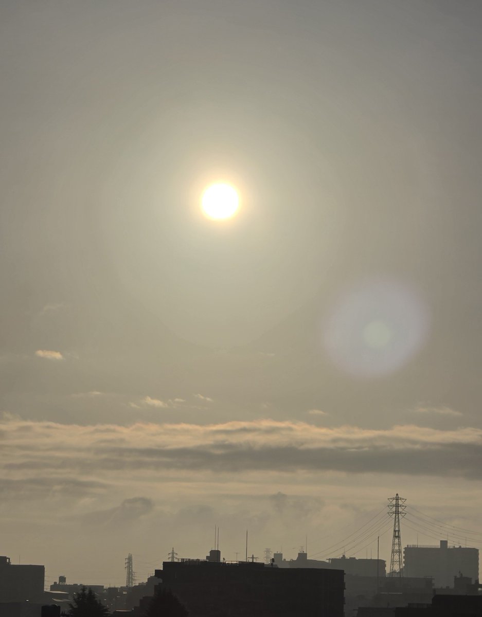rasu0421's tweet photo. 天気が悪い日からの太陽☀️朝から微妙に靄ってますね。 https://t.co/pNrMOs6oY9