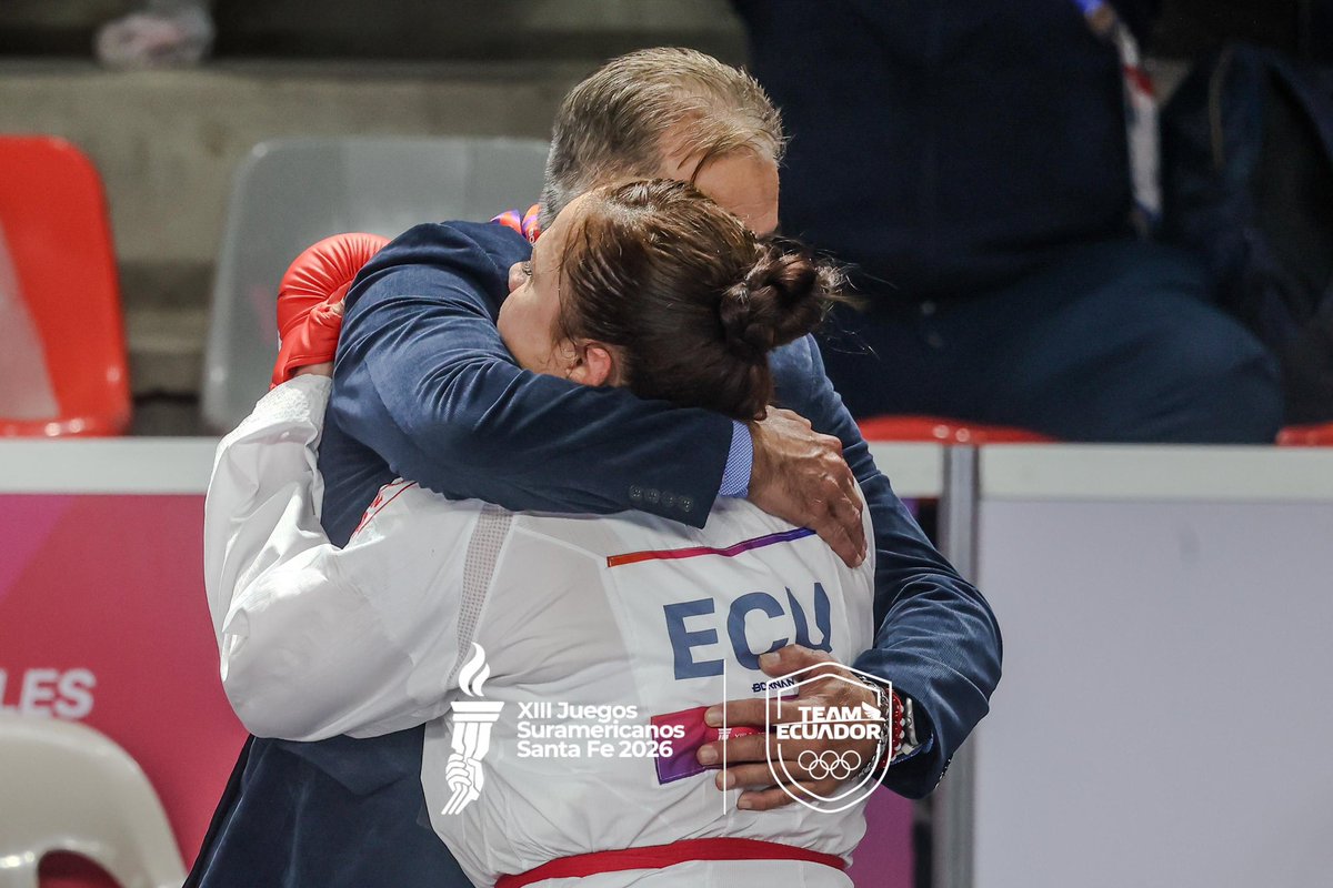 TeamEcuador_Oly's tweet photo. 🥉🥋🇪🇨 𝗩𝗔𝗟𝗘𝗥𝗜𝗔 𝗘𝗖𝗛𝗘𝗩𝗘𝗥, 𝗨𝗡 𝗕𝗥𝗢𝗡𝗖𝗘 𝗣𝗔𝗥𝗔 𝗘𝗖𝗨𝗔𝗗𝗢𝗥

La ecuatoriana venció a la peruana Gianella Lozano en el combate por la medalla de bronce del kumite femenino +68 kg y se queda con el tercer lugar en los XIII Juegos Suramericanos Santa Fe 2026. 🇪🇨 https://t.co/l0fTbkUXex