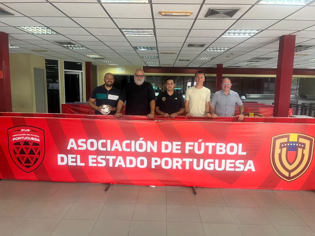 afepplus's tweet photo. Comisión de ingeniera de la FVF aprovecho para visitar sede de AFEP. 

La FVF envió a un comando técnico de ingenieros para inspeccionar el estadio de Limoncito, el mismo que también aprovechó para inspeccionar la sede de AFEP, en Araure. https://t.co/kLp8bniEq3