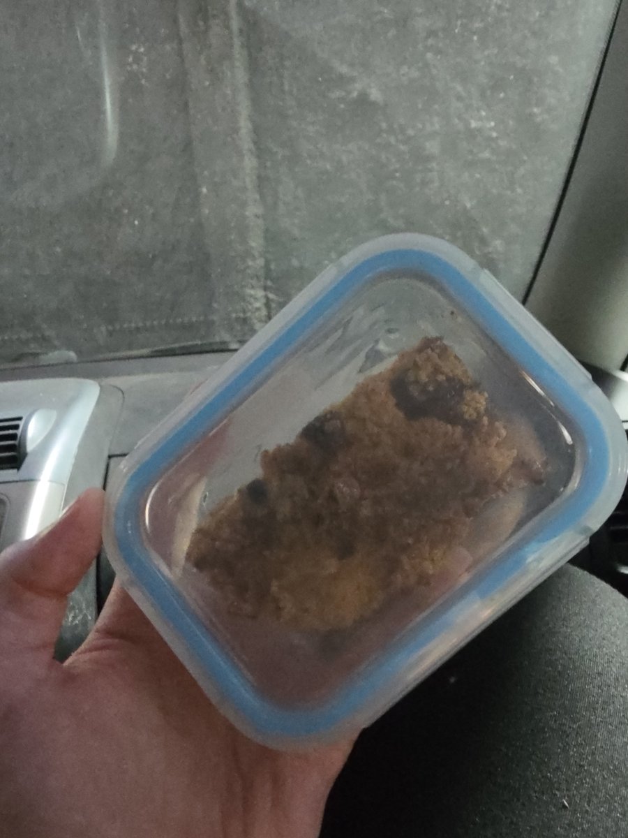 ach3rot's tweet photo. alias minha sogra separou um puta pedaço de cuca pra mim vsffff eu to me segurando mt pq se eu comer vai dar 1190 kcal https://t.co/KxxHRy3nej