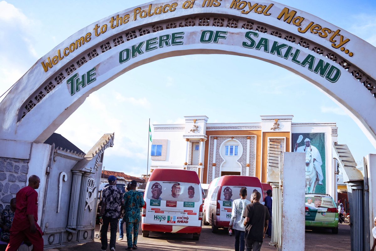 Big_Balloh's tweet photo. From Ogbomoso to Saki, the #Sharafa momentum is moving across Oyo State, with Oke Ogun taking centre stage.
Hon. Adesoji Michael Adedeji, incoming Deputy Governor of Oyo State, continued the youth engagement tour at Saki City Hall, followed by a courtesy visit to the Okere of Saki, His Royal Majesty Oba Khalid Olabisi Oyedepo, at his palace.
The warm reception in Saki is another reminder that Oke Ogun remains an important part of the grassroots conversation as preparations for #OyoAhead continue.
The journey continues.
#OyoAPC #Oyo2027
@SenSharafaAlli @lamijuakala @titilopegb @mrlurvy @unusual_Glory @oyoapcyouth