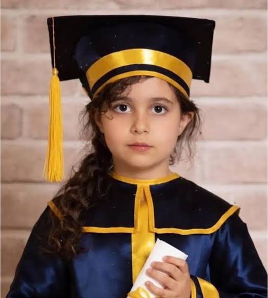 Chaiteryak's tweet photo. جاویدنام #آنیلا_ابوطالبیان
و جاویدنام #آذرنوش_خراسانی
 دانش‌آموزان ۸ ساله https://t.co/4OdS6bNmd5