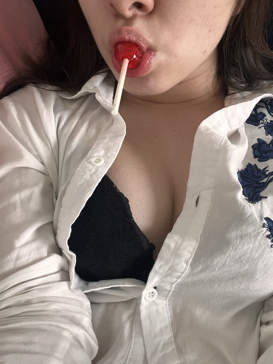 AlbaAlbitazzz's tweet photo. Quien quiere chichi ?🥺 #colegiala https://t.co/CikGv5J0bL