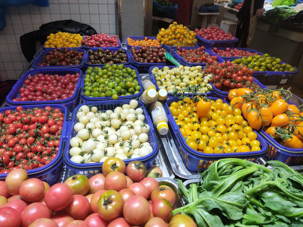 RodgerHohsfw's tweet photo. Nuevos ingredientes frescos llegaron hoy a nuestro local: tomates jugosos, espinacas crujientes y queso artesanales, perfectos para tus platos caseros. Ven a comprar hoy!， https://t.co/4Bk13hFilZ