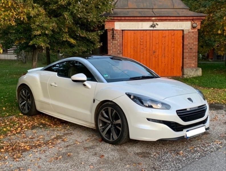 bnnyyeah's tweet photo. eu vejo esses carro na rua (peugeot rcz ?) e fico me perguntando pq as outras marcas não fizeram modelos parecidos, tipo eu gostaria de ver um gol desse jeitinho https://t.co/goSR07hs1O