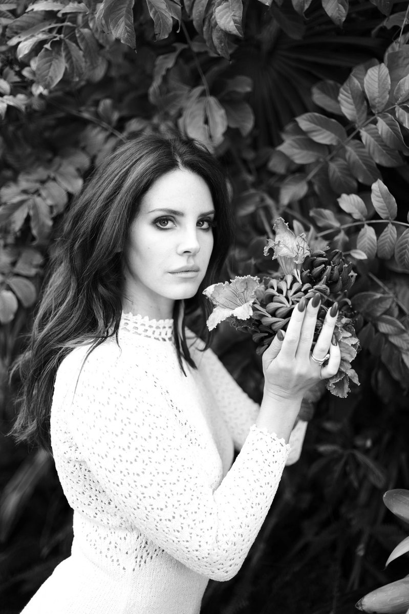LanasChart's tweet photo. For the first time since 2014 “Ultraviolence” made 4,000,892 daily streams today on Spotify. It's the best stream day of all time of the album that debuted at #1 on the Billboard 200. https://t.co/V8ShYDALfT