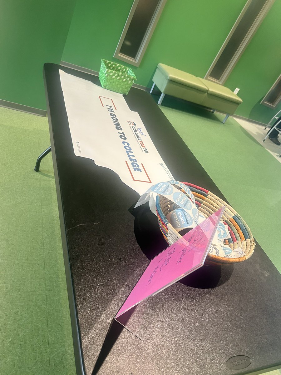 JCMCougars's tweet photo. Cougars signed the “I’m Going to College” sign and sported their “College-Bound” stickers the rest of the day as we continue to celebrate TN’s College Application & Exploration Month #FutureSoBright #MakingPlans @RamonicaD @ap_baker1 @JMCSchools https://t.co/sexu5jqmlO