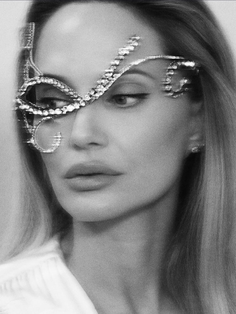 favgilmorex's tweet photo. serving face card that never declines always https://t.co/fdVXQFbMwC