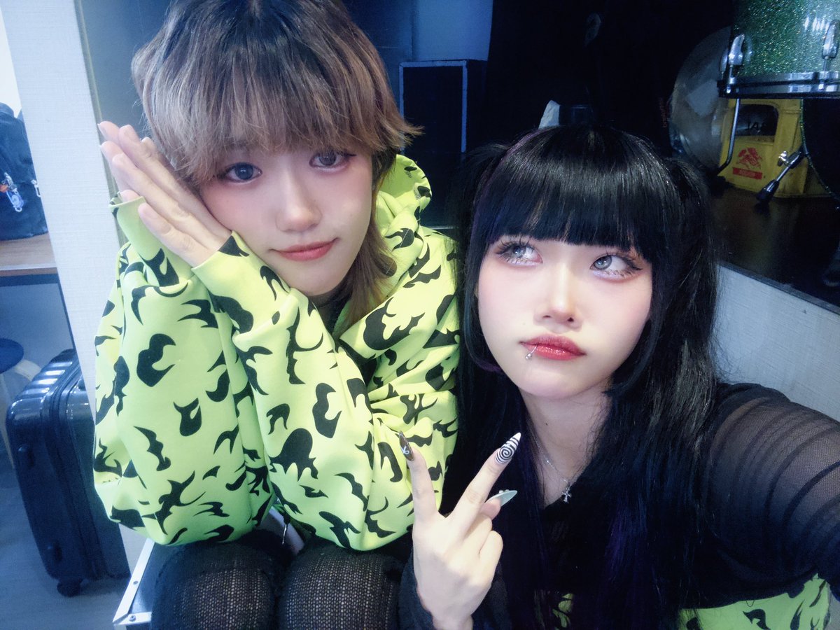 lili_tukilaby's tweet photo. おはや〜う💜

ほんじつはお姉ちゃんの誕生日🎂🩵
おめでとさんだ〜���
いっぱいおめでとうって言ってあげてね🎊

オフ会もあるよ！！！！
姉ちゃんのご飯食べれます！！
来なかったら全部うちが食べます🍚
ガチで。本気で。
きてくださーーーーい🙂‍↕️🙂‍↕️🙂‍↕️🙂‍↕️ https://t.co/MXBg5MfyVy