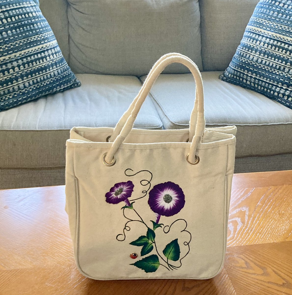 LPaintitpretty's tweet photo. Check out this painted and beaded tote bag https://t.co/RJ1Z4s6LMq #totebag #giftidea #marketbag #SMILEtt23 #etsyshop #ShopNow #shopsmall #SmallBiz #craftbizparty #shamelessselfpromo https://t.co/xh7F8OTH4q