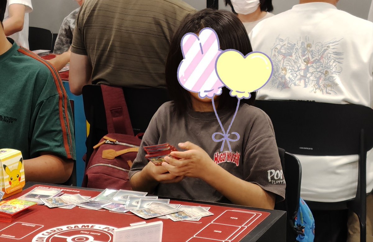 tkb_azumi's tweet photo. 親子でポケモン遠足。①プラコロツアー@大阪に参加し、金のピカチュウのキャラコロをゲット！→②ポケセンでぬいぐるみなどを購入！→③ポケセンでポケカのカジュアルバトルに参加…という流れでした。子どもが楽しんでくれたなら何よりです。インドアなりにシルバーウィークを満喫できた…はず…。 https://t.co/yJFTiq0TvS
