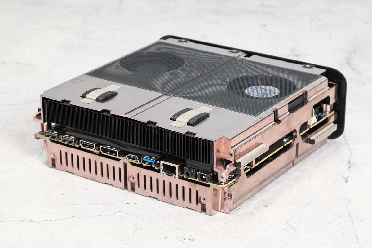 pc_watch's tweet photo. マウスコンピューター「DAIV」から登場した128GBメモリ搭載ローカルLLM向けPC。大規模モデルの実力に迫る ～ローカルLLMの動作性能から文書解析まで、… https://t.co/rnuZLkLQJ9 #Sponsored https://t.co/d8IUUbLeey