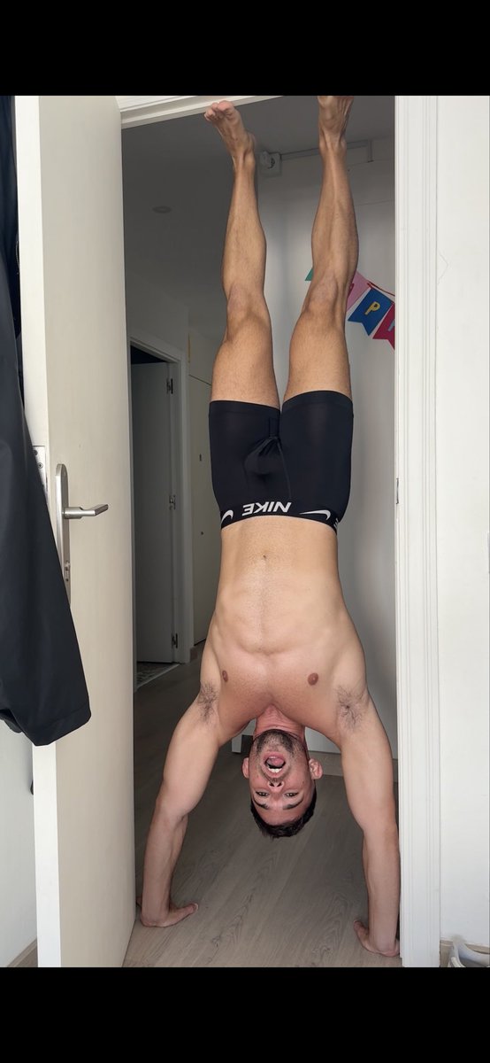GhostedLyftBCN's tweet photo. @mastermycles Not sure if I’m looking at you straight 🤤 https://t.co/JBpR7Y7UoY