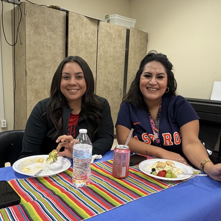 swisd_mcn's tweet photo. Good food, good music, and even better company! 🪅🌮🎶❤️
7th Grade Hispanic Heritage luncheon
Nothing better than good food bringing people together. ¡Buen provecho! 🌮✨ #HispanicHeritage #7thGradeTeam #ChalupaBar #GoodFoodGoodVibes 🚀 https://t.co/vg4ENxj1Kc