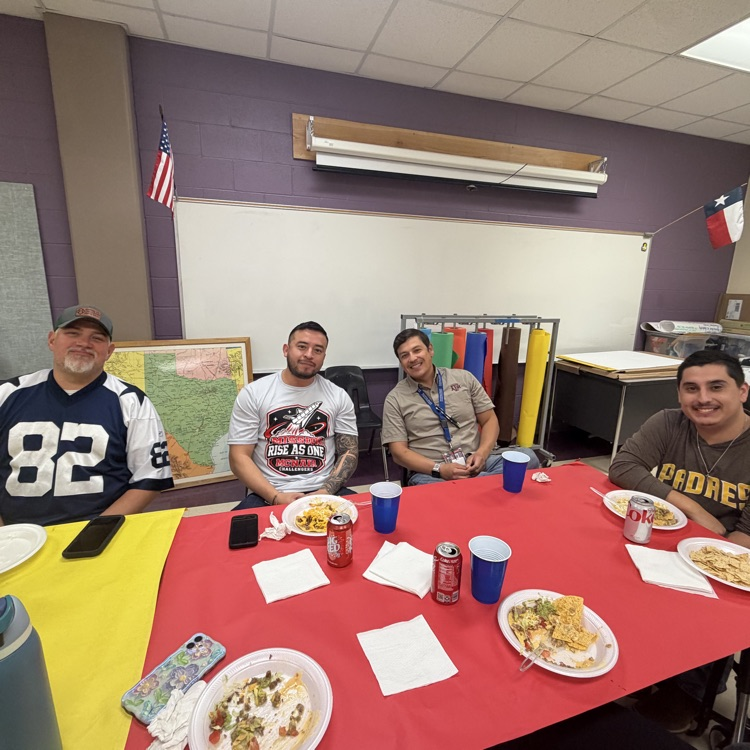 swisd_mcn's tweet photo. Good food, good music, and even better company! 🪅🌮🎶❤️
7th Grade Hispanic Heritage luncheon
Nothing better than good food bringing people together. ¡Buen provecho! 🌮✨ #HispanicHeritage #7thGradeTeam #ChalupaBar #GoodFoodGoodVibes 🚀 https://t.co/vg4ENxj1Kc