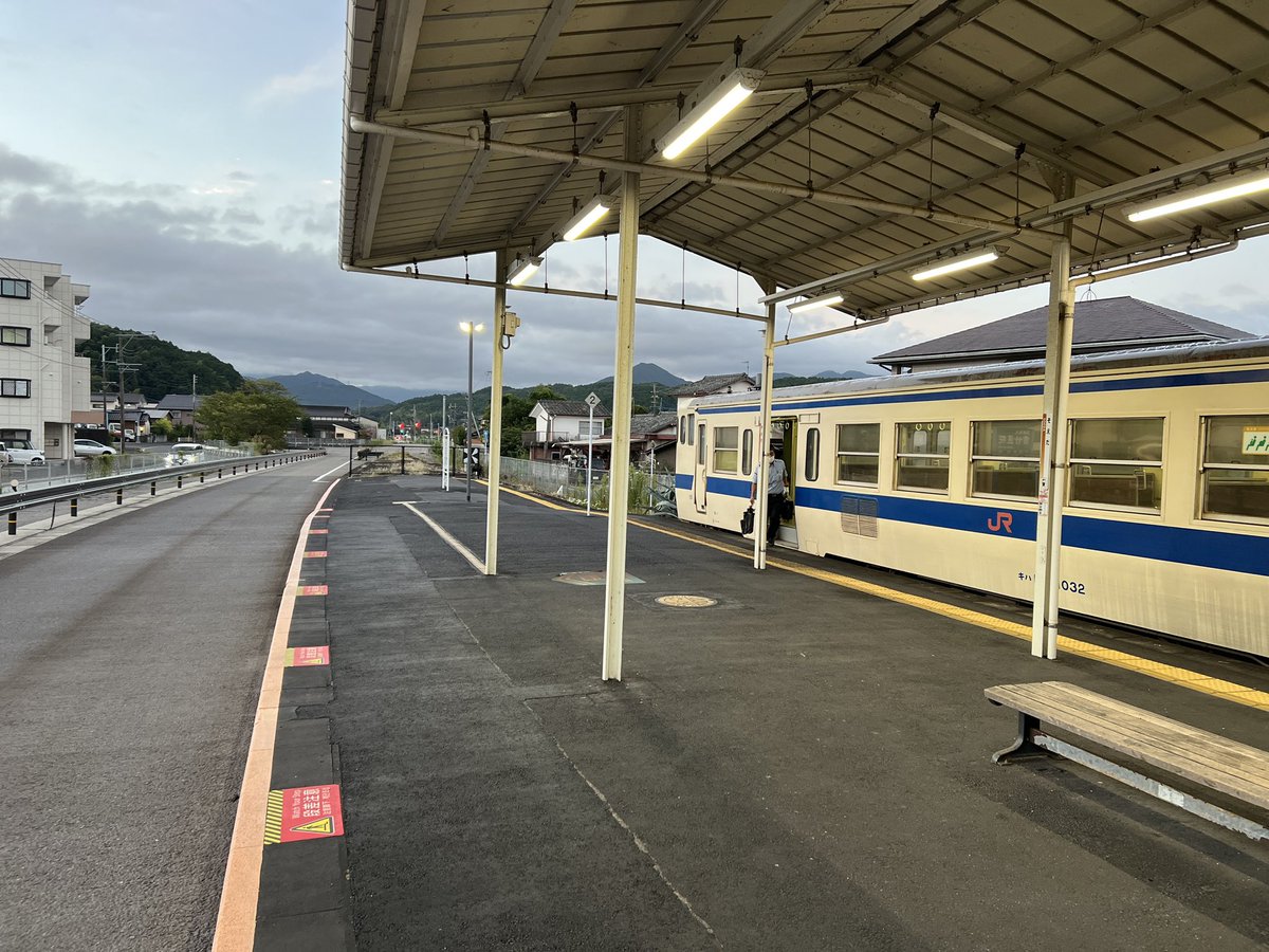 isomibus's tweet photo. 日田彦山線、添田から南は鉄路が途切れ、BRTひこぼしラインとして運行
2017年の災害被災に伴い、鉄道としては復旧せず、一部区間のみ鉄道の路盤を生かしてバス専用道を整備した
県内では平成筑豊鉄道でも存廃議論で揺れているね（一応、廃線で決着は��いたんですよね？）
#イソミ九州縦断鈍行2026 https://t.co/5MHFwgpHGc
