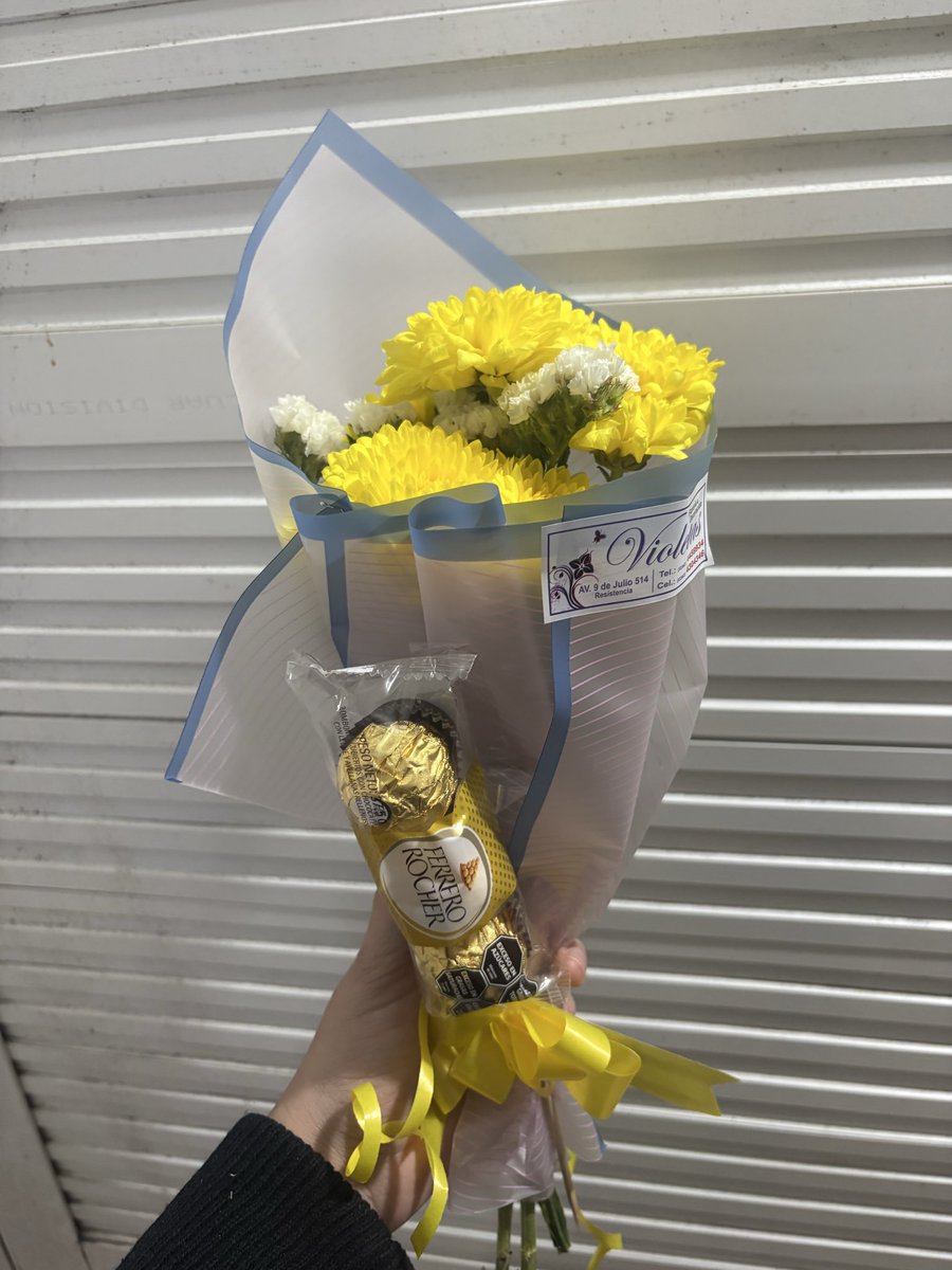 FrancoMel25's tweet photo. Otro 21/09 siendo protagonista, amando mis flores amarillas❤️🌼 https://t.co/bAseSY7HUY